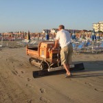 Strandkehrmaschine am Morgen